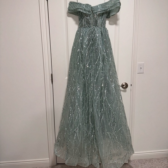 Beautiful Wedding guest dress! Only worn once! In great condition! $650 OBO - Picture 5 of 8